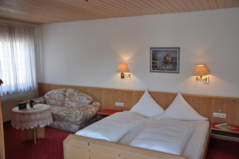 Loewen Hotel Arian Allmersbach im Tal Стая снимка