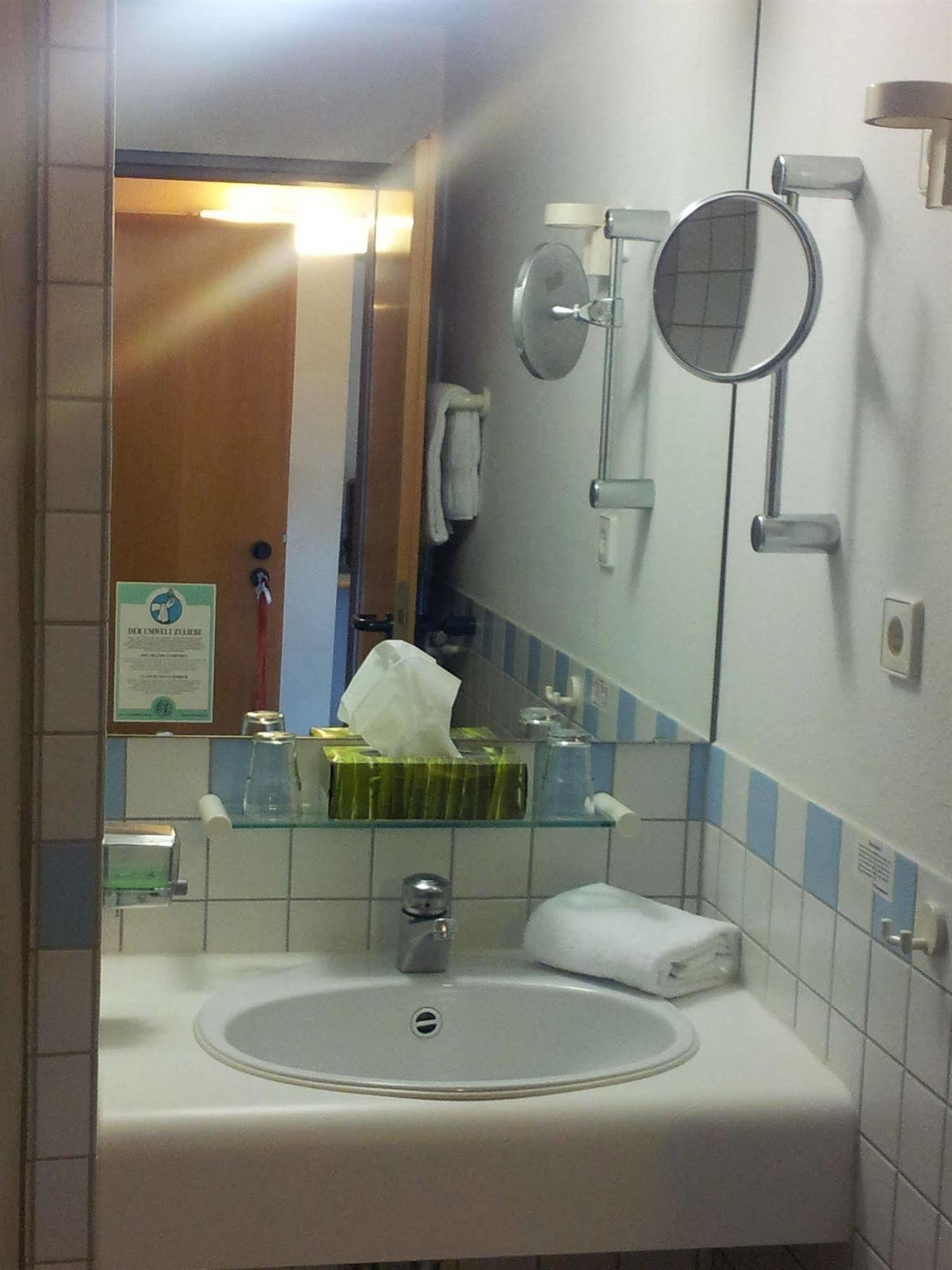 Loewen Hotel Arian Allmersbach im Tal Екстериор снимка